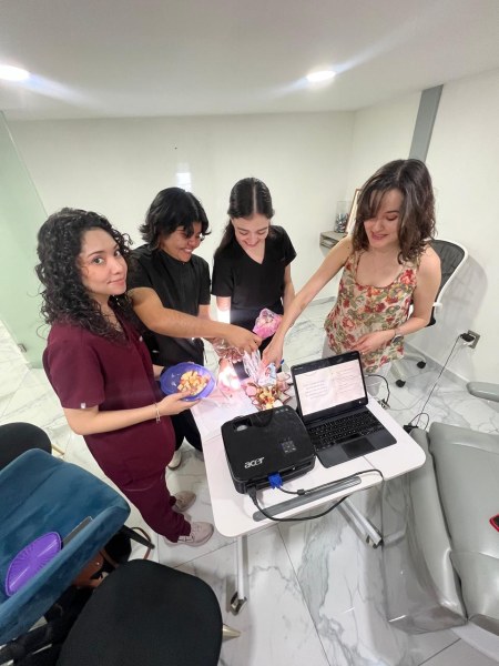 Capacitando al personal de Salud de Derma Clinic en Qro.